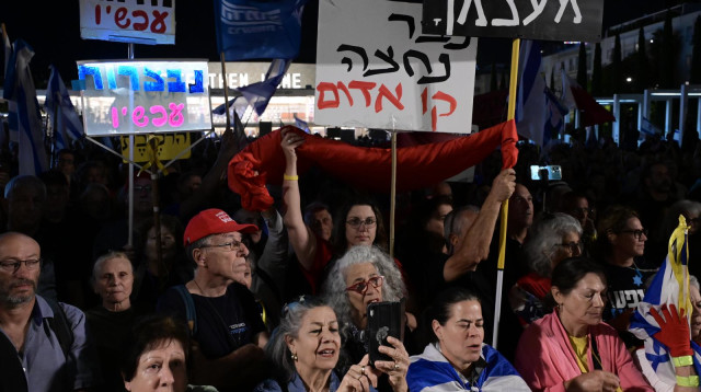 הפגנה נגד בנימין נתניהו בכיכר הבימה (צילום: אבשלום ששוני)