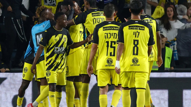 שחקני בית"ר ירושלים חוגגים (צילום: דני מרון)