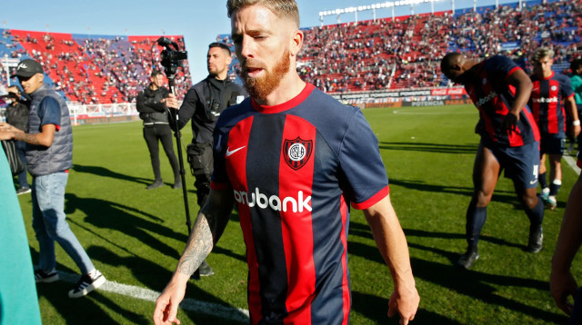 איקר מוניאין במדי סן לורנסו (צילום: GettyImages, Daniel Jayo)