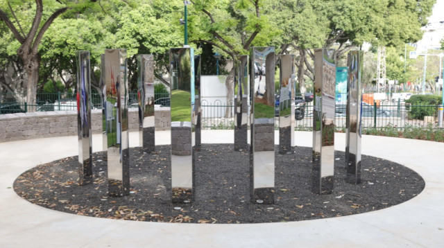 אנדרטה לזכר חללי פעולות האיבה בפ"ת (צילום: דוברות העירייה)