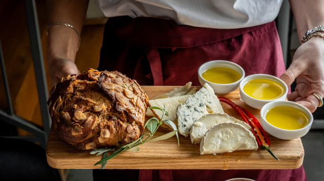 תפריט שמן זית, קבוצת כרמים (צילום: אסף קרלה)