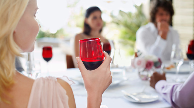 מסיבה, יין, יום הולדת (צילום: אינגאימג')