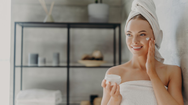 שגרת טיפוח של פחות זה יותר (צילום: אינגאימג)