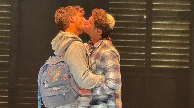 טל מורד ברגע הנשיקה (צילום: ללא קרדיט)