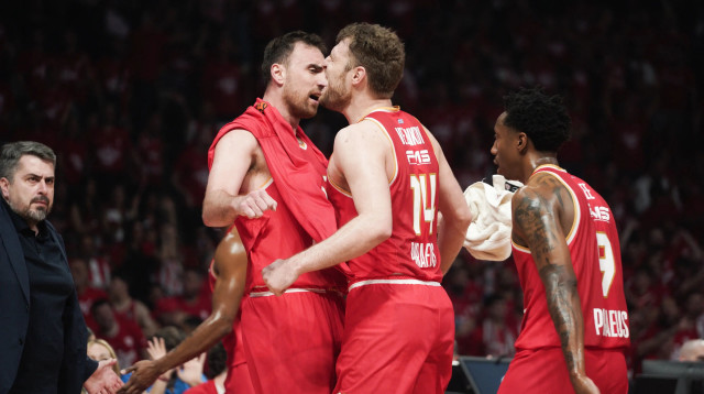 שחקן אולימפיאקוס סשה וזנקוב (צילום: GettyImages, PALEOLOGOS/SOOC/AFP)