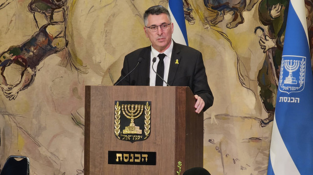 גדעון סער במשכן הכנסת (צילום: אברהם בלוך)