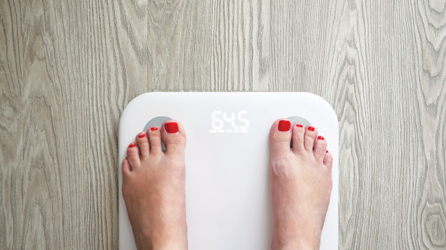 על המשקל (צילום: אינגאימג')