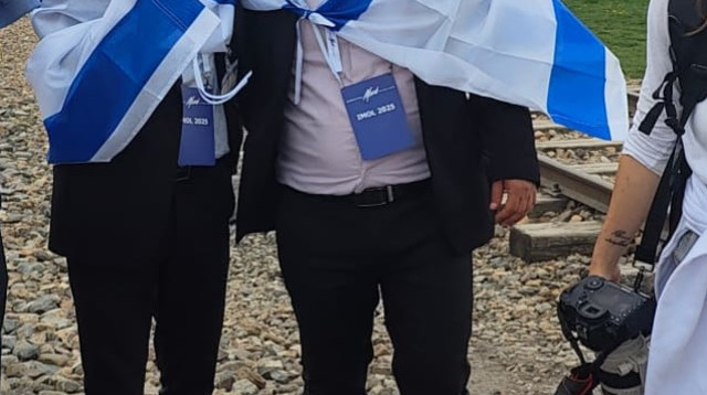 אלי שרעבי ושרון שרעבי במצעד החיים (צילום: ענת משה)