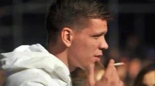 וויצ'ך שצ'סני מעשן (צילום: צילום מסך, מתוך טוויטר)