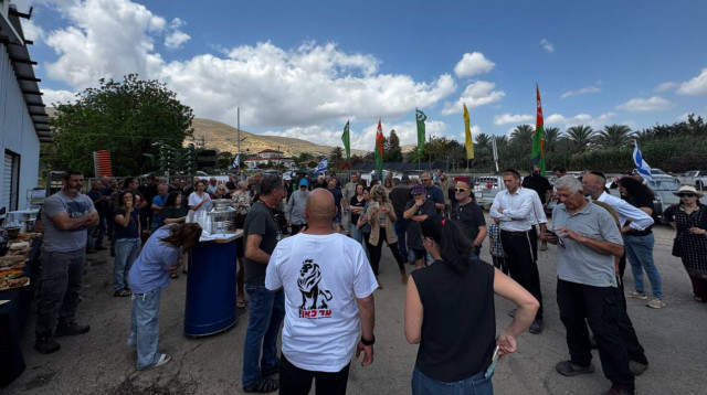 מפגן התמיכה במאבק בפרוטקשן ביבניאל (צילום: ארגון "עד כאן")