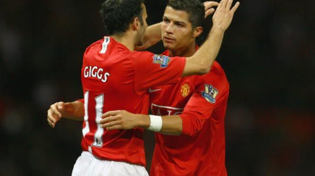 כריסטיאנו רונאלדו וריאן גיגס במדי מנצ'סטר יונייטד (צילום: Alex Livesey)