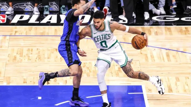 המג'יק פיזיים יתר על המידה? טייטום בפעולה (צילום: GettyImages, Don Juan Moore)