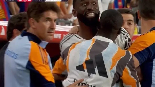 אנטוניו רודיגר משתולל במהלך ההפסד של ריאל מדריד בגמר הגביע (צילום: צילום מסך, מתוך שידורי הטלוויזיה)