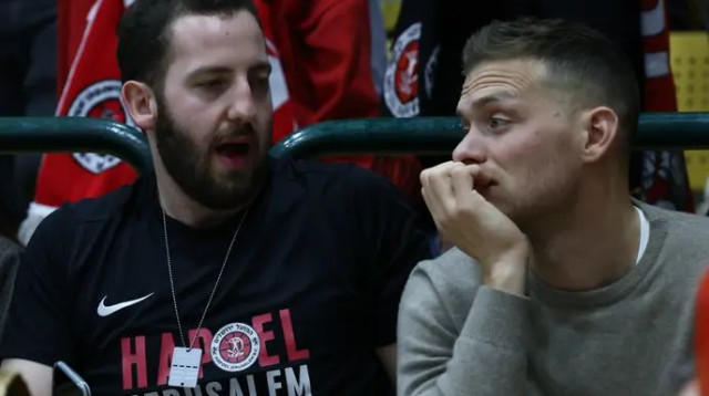 בעלי הפועל ירושלים מתן אדלסון עם גל מקל (צילום: דני מרון)