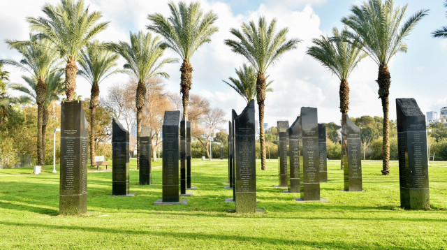 העצרת המרכזית לציון יום הזיכרון בגן הבנים (צילום: כפיר סיון)