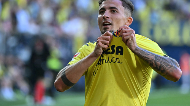 ירמי פינו שחקן ויאריאל חוגג שער (צילום: GettyImages, JOSE JORDAN/AFP)