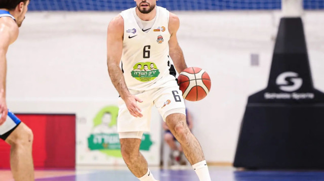 עמית אלון, א.ס. רמת השרון (צילום: איליי ארז)