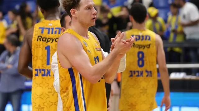 שחקן מכבי תל אביב, רוקאס יוקובאיטיס (צילום: אודי ציטיאט)