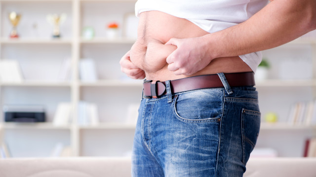 מסוכן לעבור הליך במקום לא מורשה. שומן בטני (אילוסטרציה) (צילום: אינגאימג')