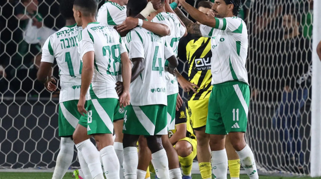 שחקני מכבי חיפה חוגגים (צילום: דני מרון)