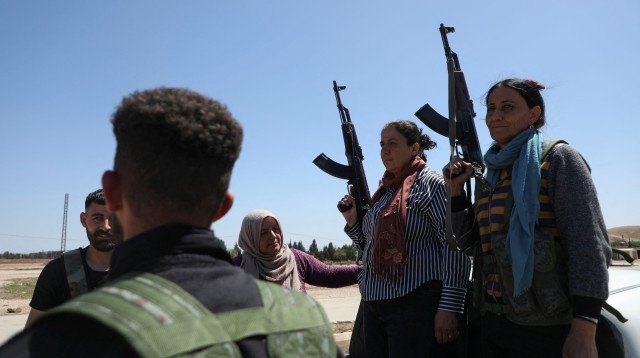 חמושים כורדים (צילום: REUTERS/Orhan Qereman)