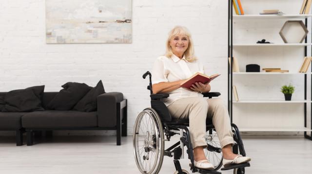 דברים שחשוב לדעת לפני שתובעים גמלת סיעוד (צילום: FREEPIK)