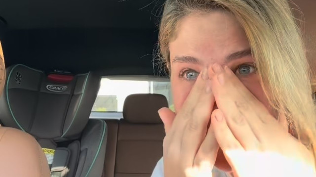 עדי בוזגלו מתפרקת בבכי (צילום:  צילום מתוך אינסטגרם)