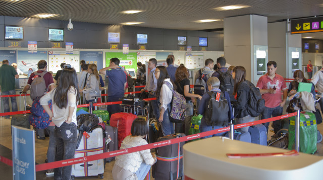 שדה התעופה במדריד (צילום: שאטרסטוק)