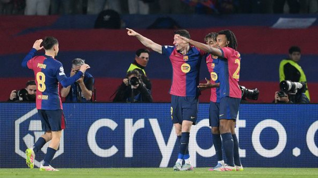 שחקני ברצלונה חוגגים (צילום: David Ramos)