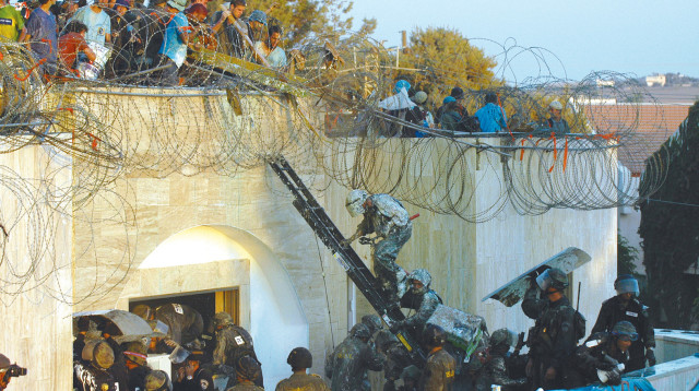 פינוי כפר דרום בגוש קטיף בהתנתקות (צילום: פלאש 90)