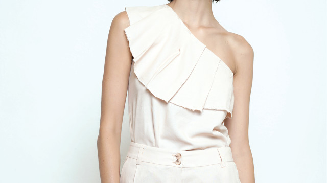 חולצת כתף של המותג אלף אלף (צילום: יריב פיין)