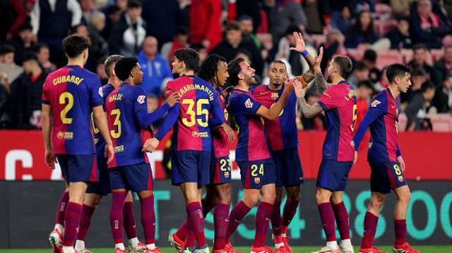 שחקני ברצלונה חוגגים (צילום: Fran Santiago)