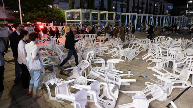 מכיכר הבימה (צילום: אבשלום ששוני)