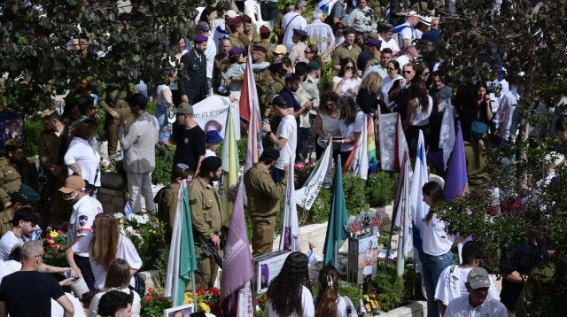 יום הזיכרון בקריית שאול (צילום: אבשלום ששוני)