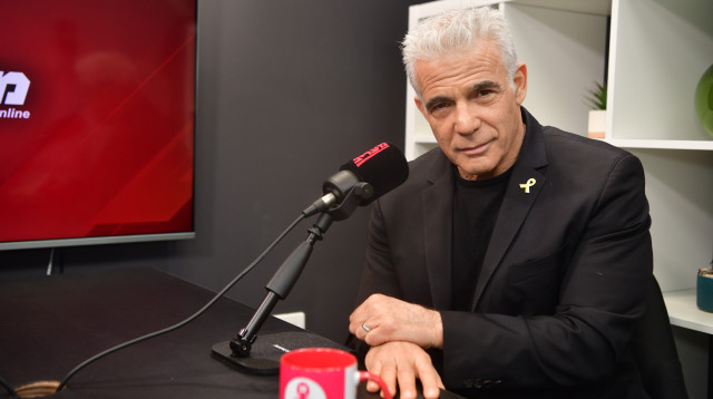 יאיר לפיד (צילום: אבשלום ששוני)