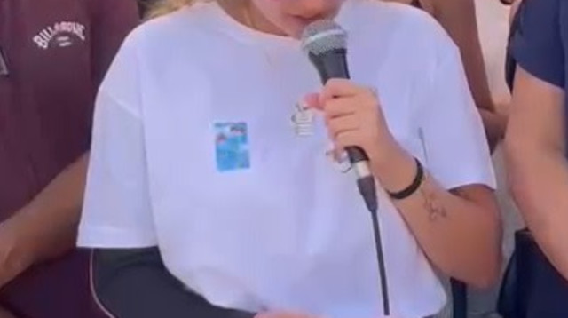 רומי גונן מספידה את חברתה (צילום: צילום מסך)