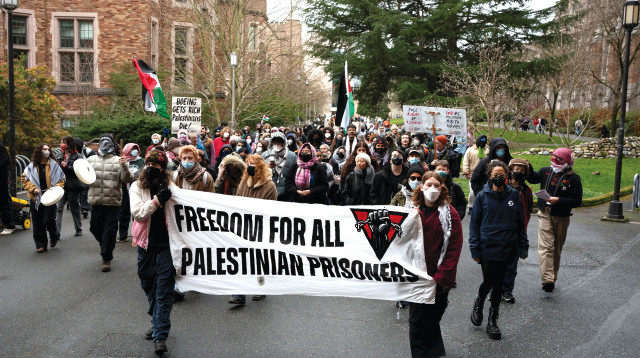 סטודנטים באוניברסיטה בסיאטל במפגן תמיכה באסירים הפלסטיניים (צילום: רויטרס)