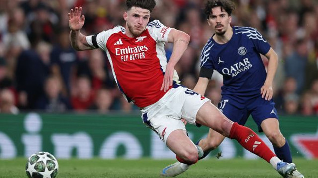 דקלן רייס (ארסנל) מול ויטיניה (פ.ס.ז') (צילום: Gettyimages)