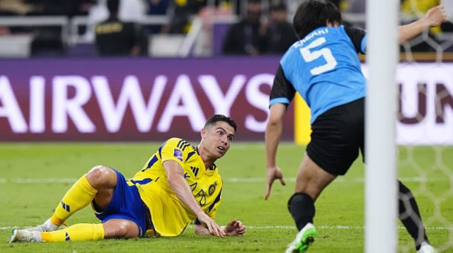 כריסטיאנו רונאלדו מול קוואסקי (צילום: Kyodo News)