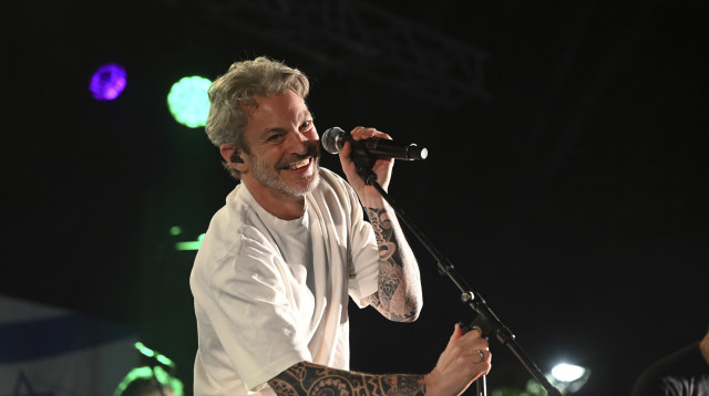 מוקי מופיע ביום העצמאות בקצרין (צילום: מיכאל גלעדי, פלאש 90)