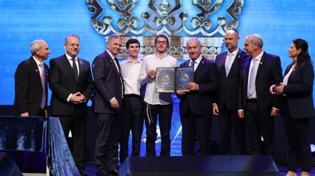 אלעד יניר חתן התנ"ך העולמי לשנת תשפ"ה (צילום: מירי שמעונוביץ', לע"מ)