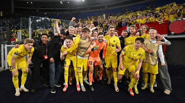 שחקני בודו גלימט חוגגים את העלייה לחצי הגמר על חשבונה של לאציו (צילום: Tullio Puglia - UEFA)