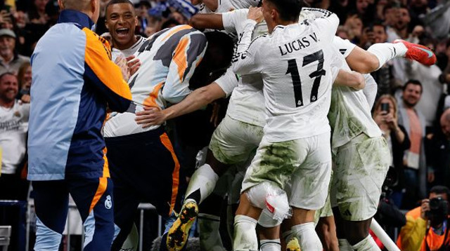 שחקני ריאל מדריד חוגגים (צילום: Antonio Villalba)