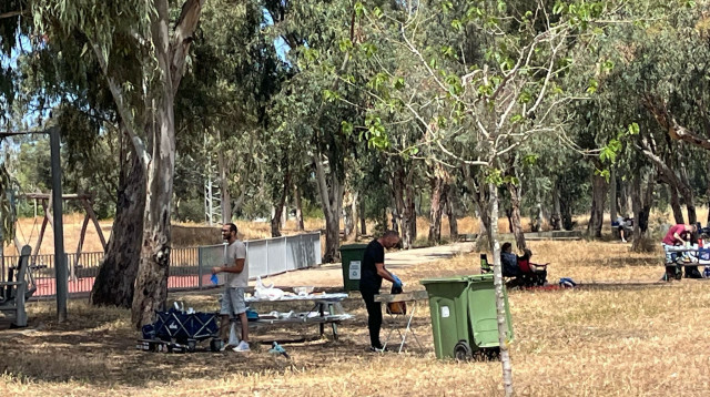 על האש בפארק הירקון (צילום: מאיה כהן)