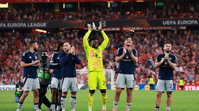 שחקני מנצ'סטר יונייטד חוגגים (צילום: Clive Brunskill)