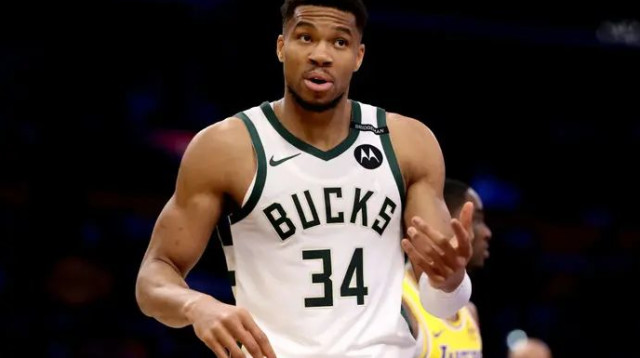 קלי קלות. יאניס (צילום: GettyImages, Katelyn Mulcahy)