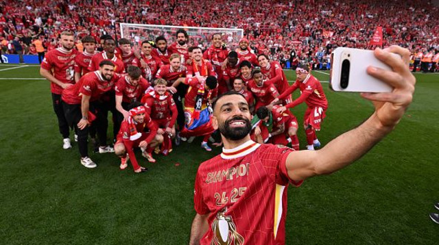 סלפי שייזכר לדורות. מוחמד סלאח במשחק האליפות של ליברפול (צילום: Gettyimages)