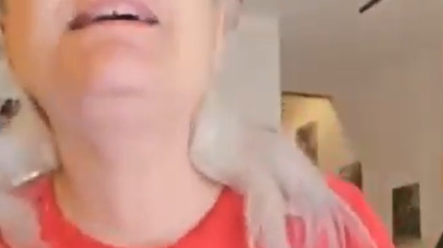 "לא רצויים כאן": בעלת המסעדה בנאפולי (צילום: צילום מסך טוויטר)