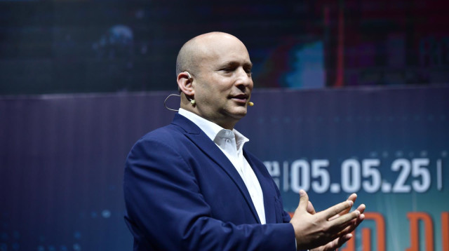 נפתלי בנט בוועידת ישראל לטכנולוגיות המידע (צילום: אבשלום ששוני)