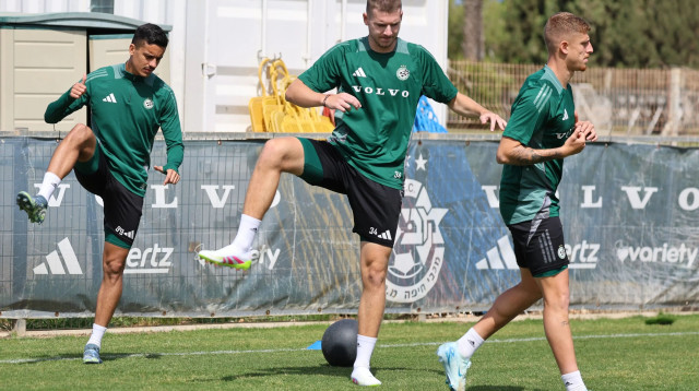 אולכסנדר סירוטה באימון מכבי חיפה (צילום: אתר רשמי, מכבי חיפה)